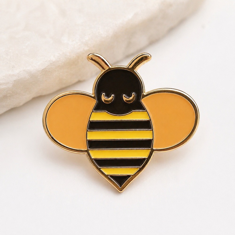 Cute‎ Bee Enamel Pin Gold Heart Bumblebee Brooch Kawaii Lapel Pin Nature Lover